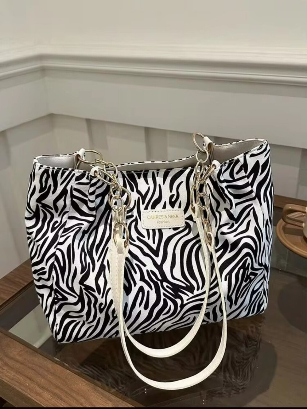 Charles & Keith Fashionable Striped Handbag Women's Large Capacity Shoulder Bag